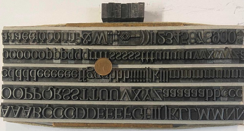 Gravar em Barro ou Impressão Tipográfica