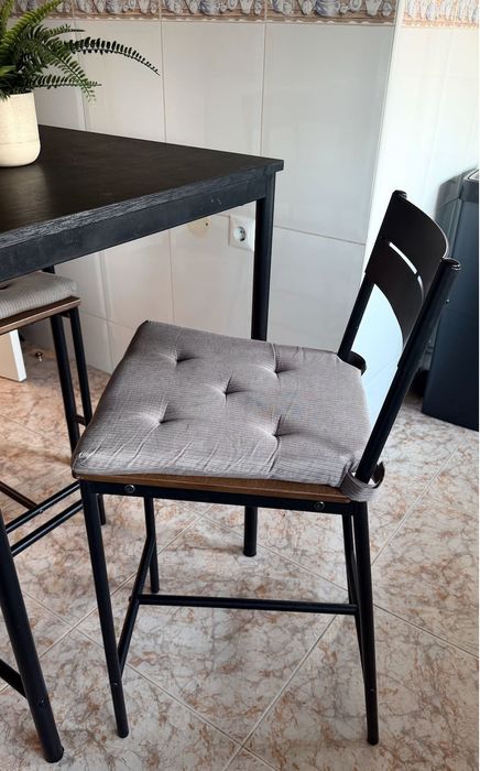 Mesa alta de cozinha c/ 2 cadeiras (IKEA)