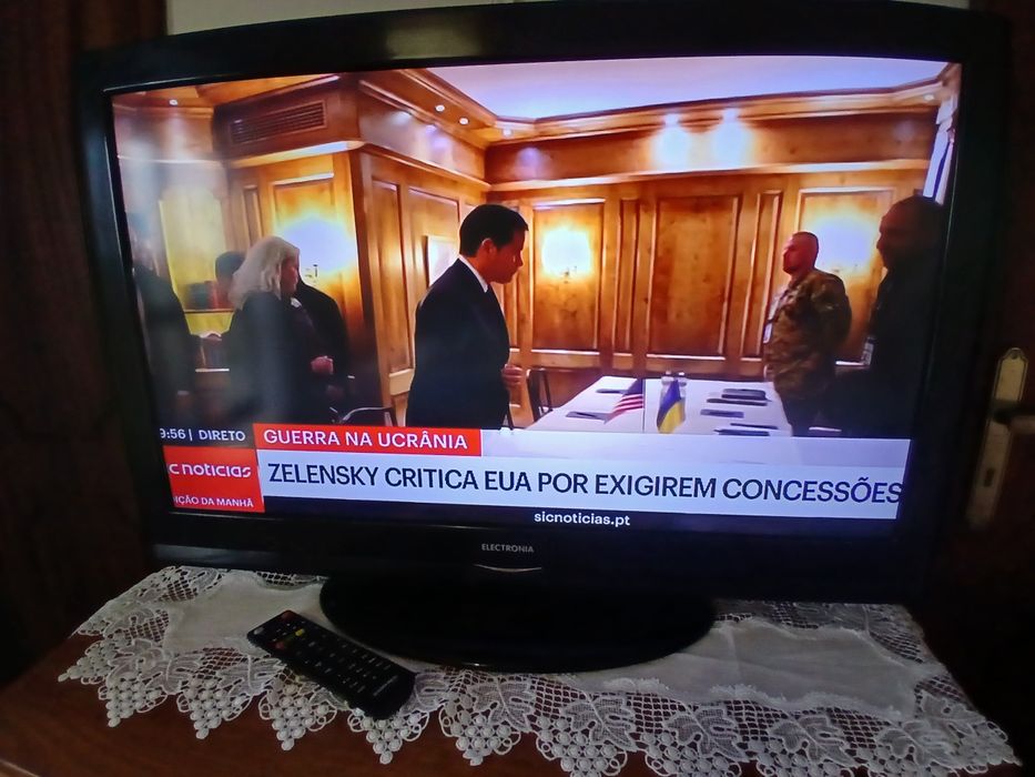 Tv de 32 polegadas a funcionar