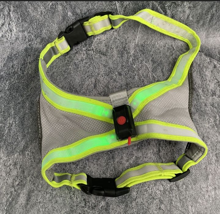 Поводок-шлейка светящиеся размер М (шлейка-жилет)