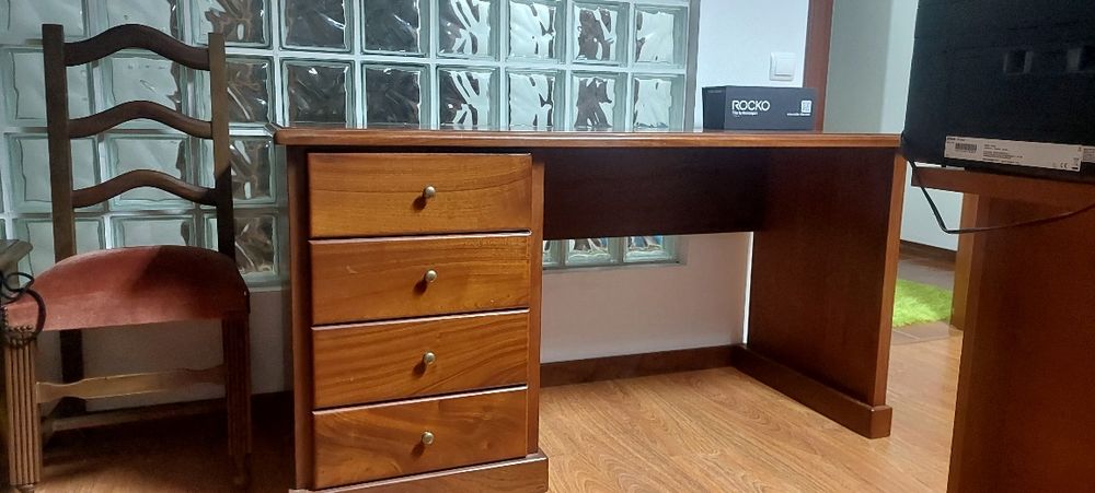 Secretária impecável