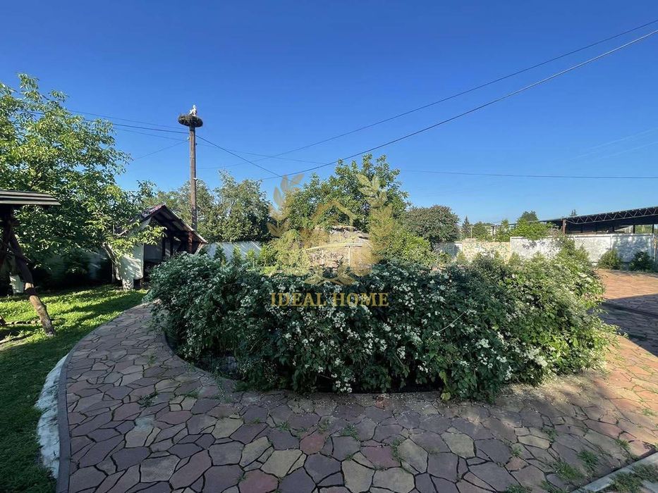 Продам кафе цех гараж у місті Тетіїв.