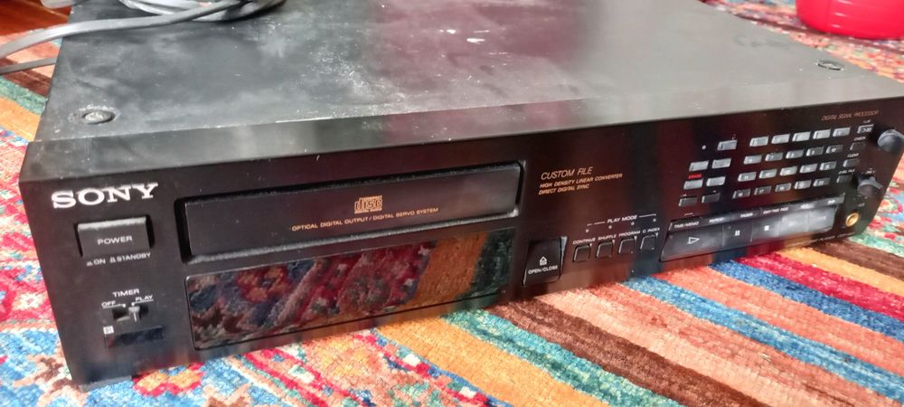 Sony CDP-997 + Sony CDP-X222ES (leitores de CD) - avariados, venda em conjunto ou separado