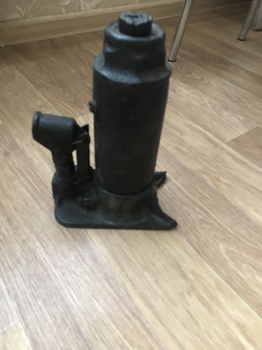 Продам домкрат  5 тонн