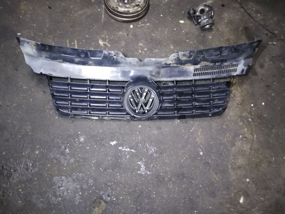 Grill atrapa znaczek VW T5