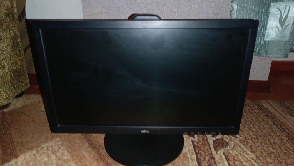 Комп'ютерний комплект: ПК + монітор + механічна клавіатура