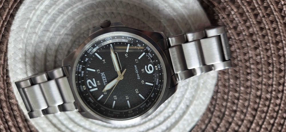 CITIZEN J800-S128226 B/N , Eco Drive, Szafir , WR100, Mocna luma ! .