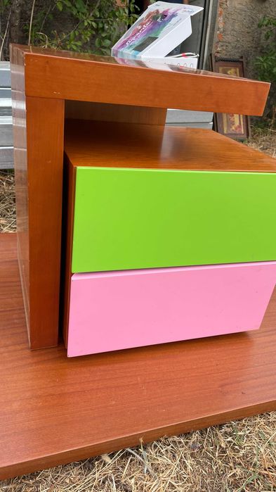 Conjunto quarto — mesa de cabeceira + cubos de pares