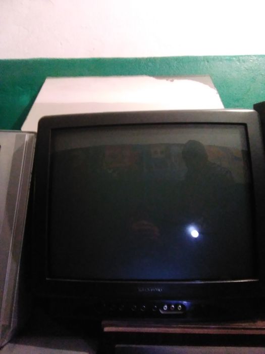 Телевизор темный и светлый