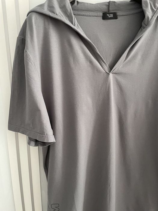 Футболка с капюшоном унисекс.