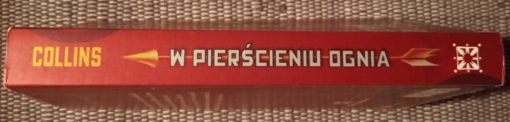 Książka pt. "W pierścieniu ognia" Suzanne Collins