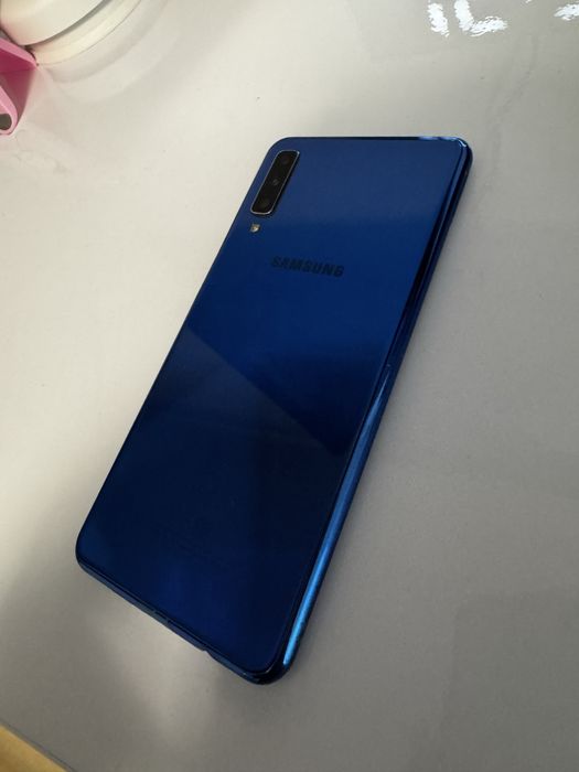 Телефон Samsung Galaxy A7 (2018)