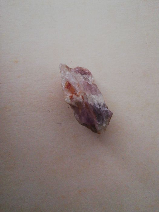 Pedra roxa e preta484323735677194242