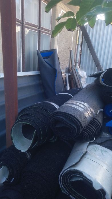 Ковролін і штучна трава різних розмірів