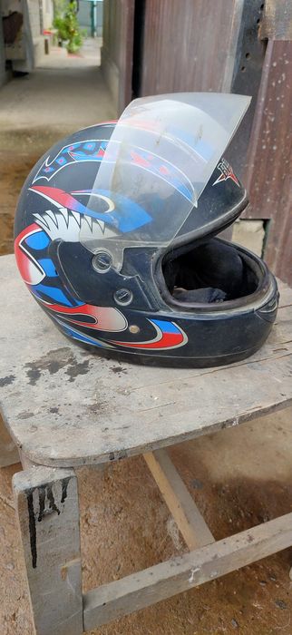 Продам мотошлем.