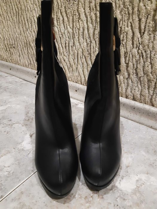 Продам женские демисизонные ботинки