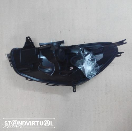 Farol Renault Clio modelo: 2012 até 2016 novo