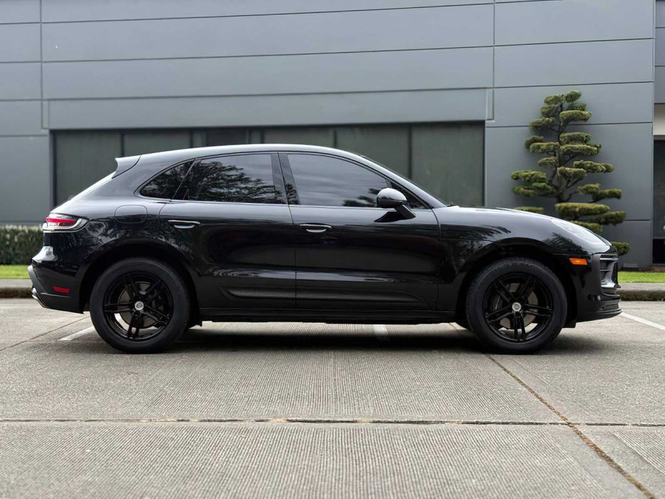 Porsche Macan      2022