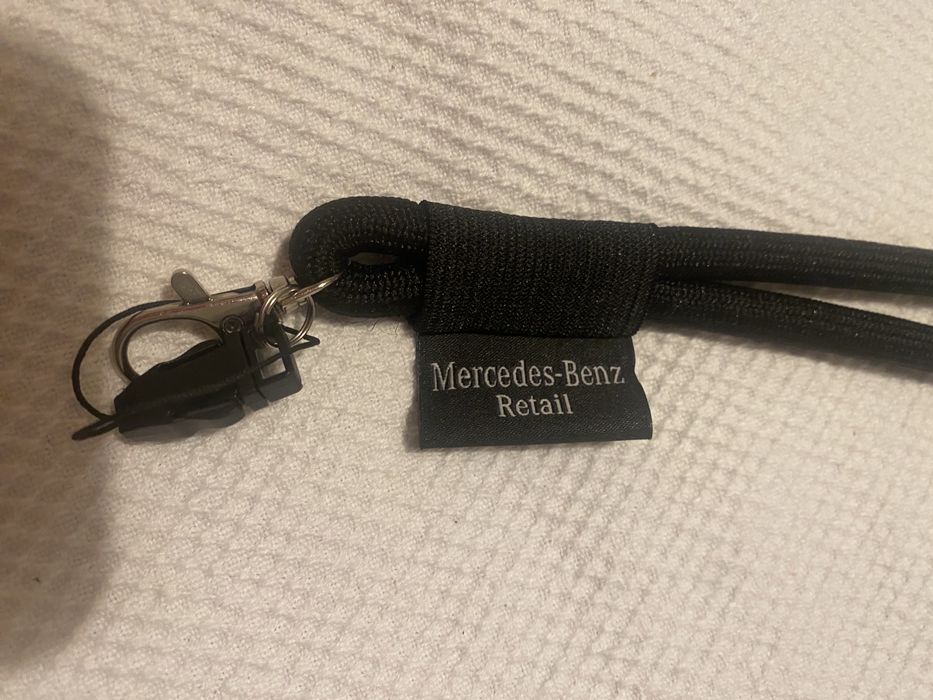 Porta chaves com fita preta Mercedes-Benz Retail