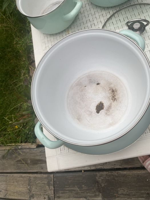 Garnki 4 sztuki plus jedna