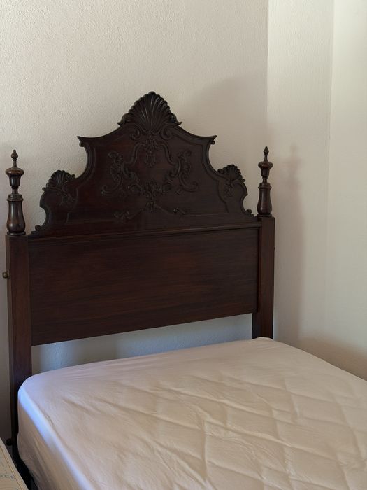 Cama de Pau Santo