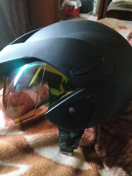 Продам шлем для мотоцикла