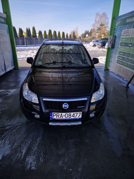 Fiat Sedici w bardzo dobrym stanie technicznym z napędem na 4 koła z nawigacją