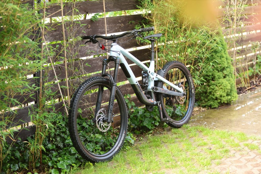 Trek slash 8 rozm. L prawie nowy 30km