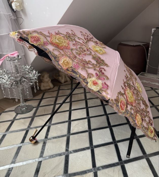 Luksusowy parasol różowy z haftem
