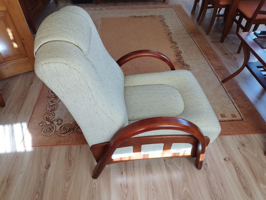 Fotel materiałowy do salonu