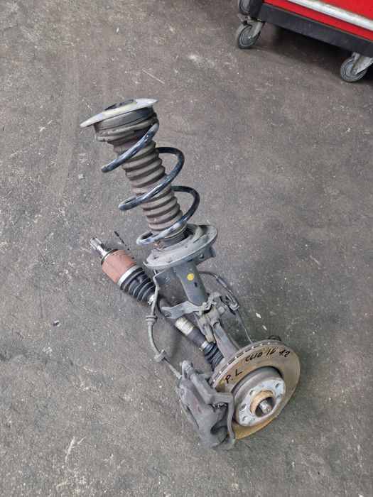 Zwrotnica amortyzator clio 4 1,2 tce lift lewa