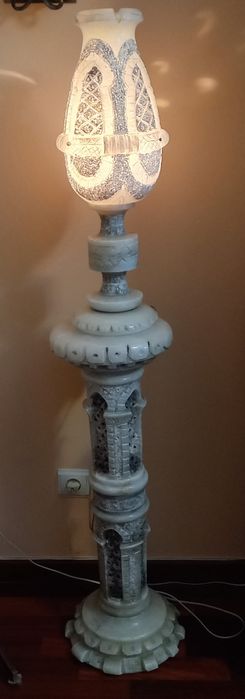 Coluna decorativa de alabastro