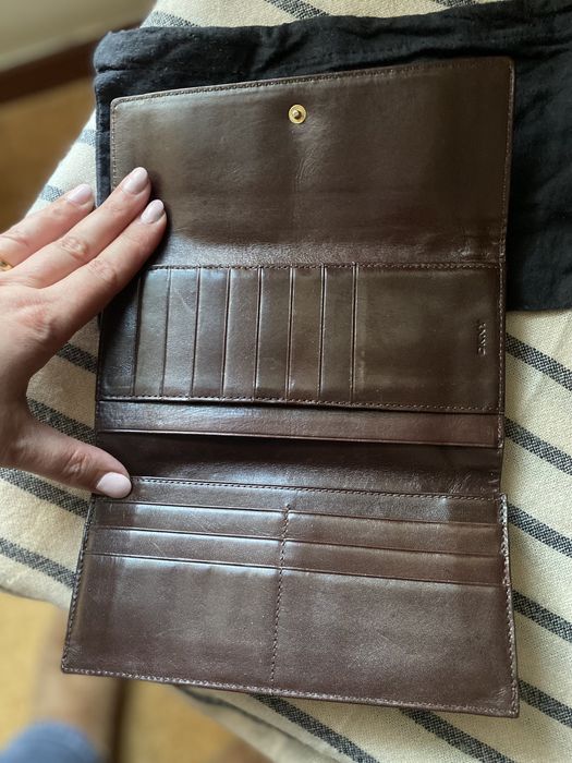 Carteira e Clutch/Necessaire DKNY em pele e tecido jackard