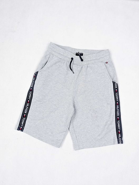 Tommy Hilfiger szare spodenki M