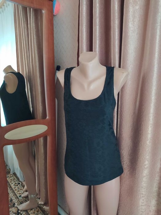 Чорний топ-майка, футболка.