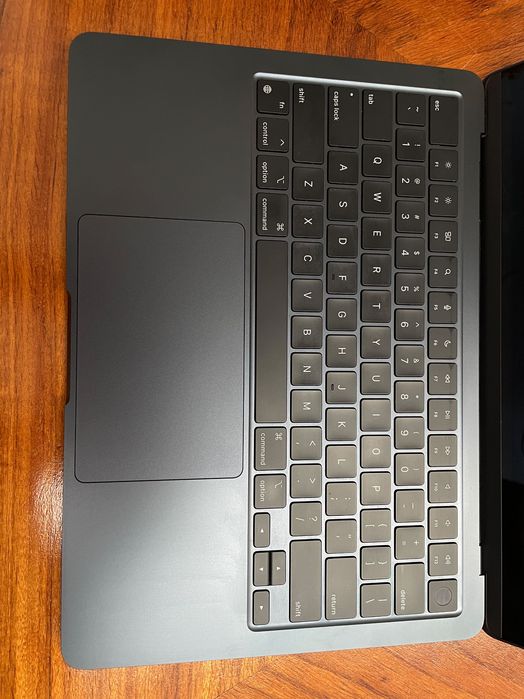 MacBook Air M2 2023 Avariado - Ecrã Impecável
