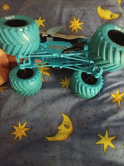Megalodon Monster jam Oficial