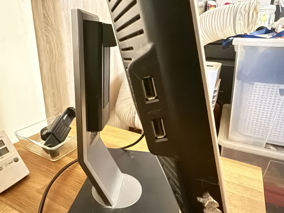 Monitor Dell 1908FPt 19 cali