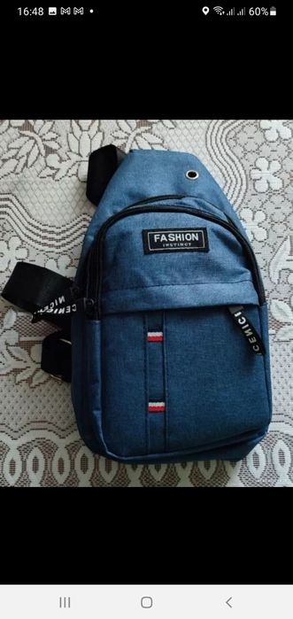 Bolsa de peito azul nova