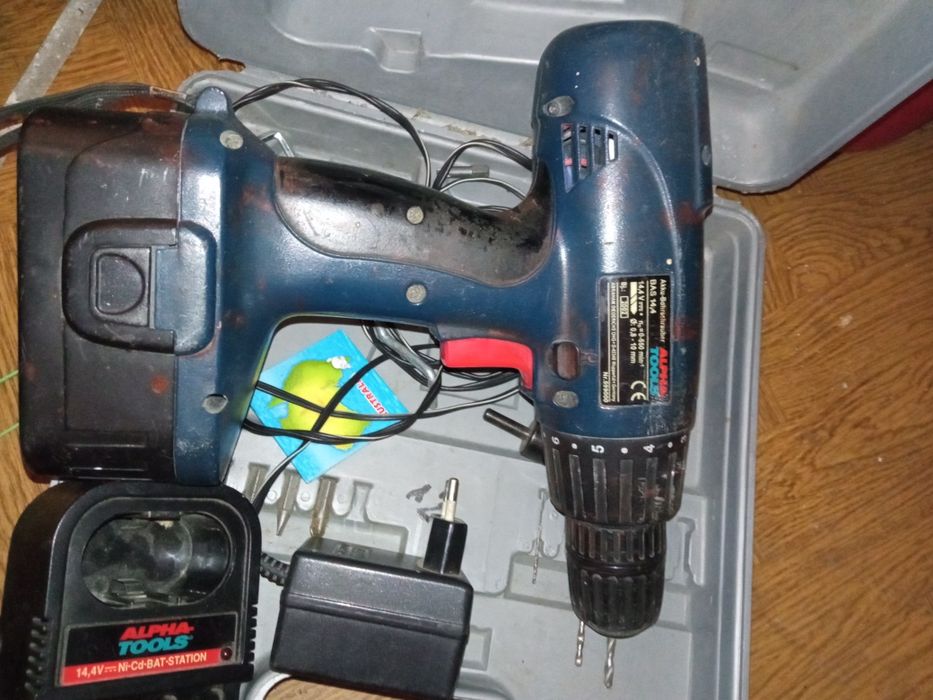 Sprzedam wiertarko-wkretarkę akumulatorową