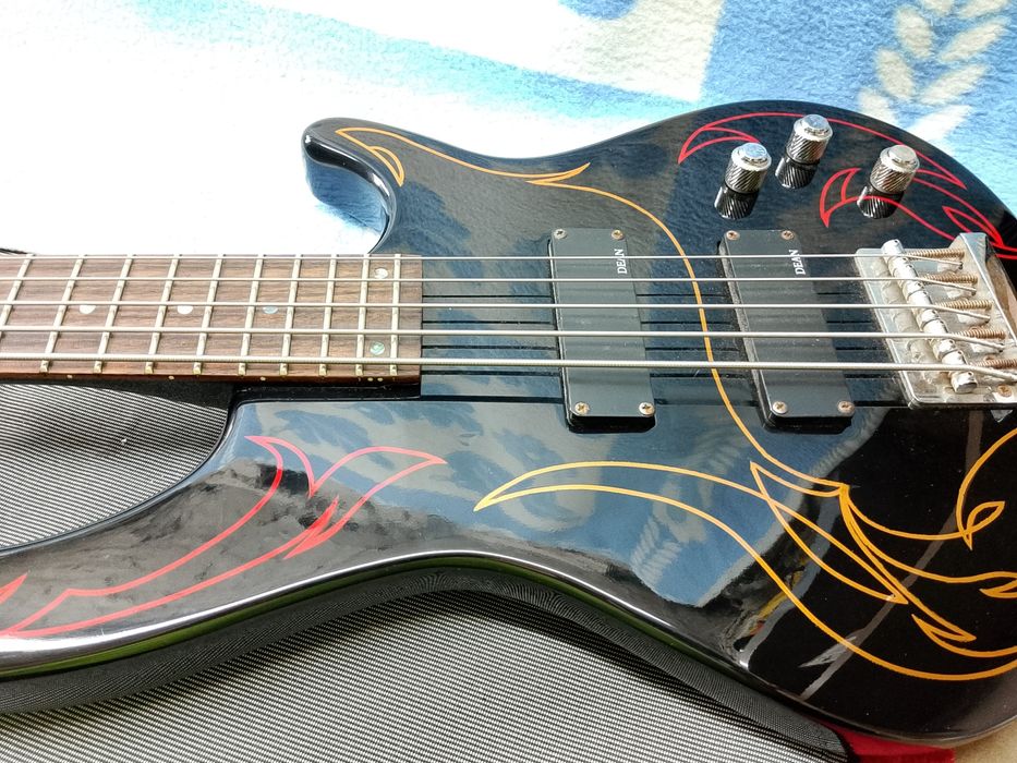 Gitara basowa Dean 5
