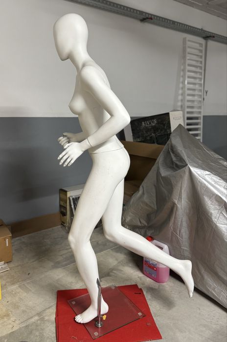 Manequim mulher corrida