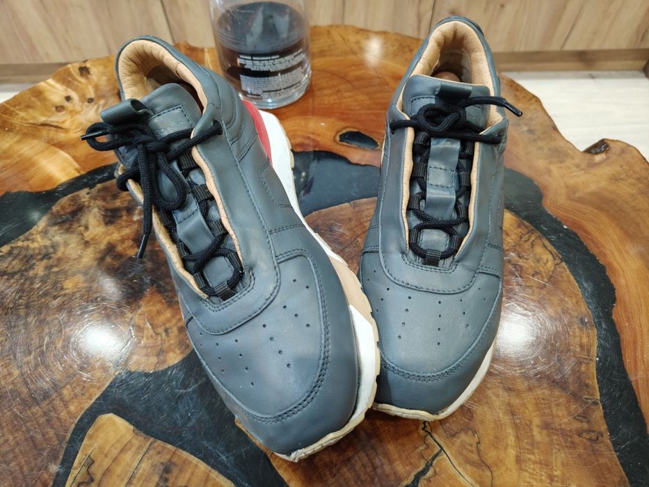 Buty marki AMG-Mercedes Santoni
