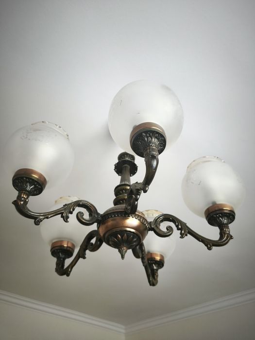 Lampa sufitowa , żyrandol.