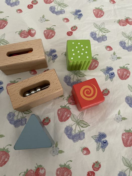 Cubos e outras formas sensoriais madeira bebé