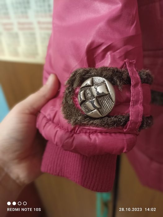 Куртка тепла на дівчинку 11-13 років.