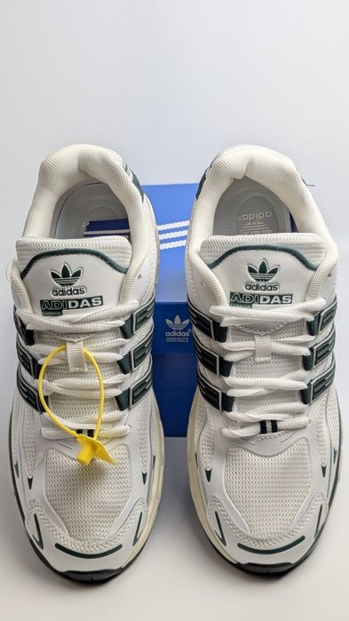 Стильні чоловічі кросівки Adidas