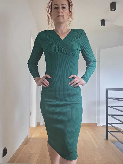 Sukienka midi Zara dopasowana