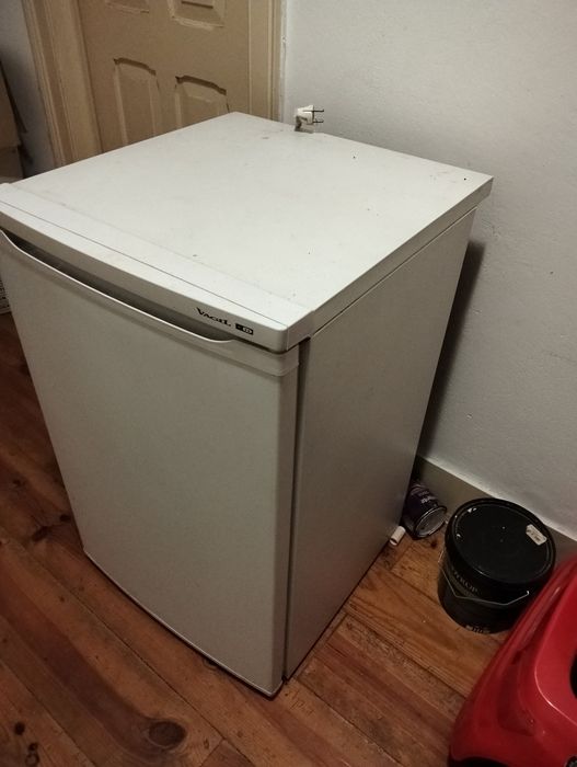 Frigorífico com mini congelador