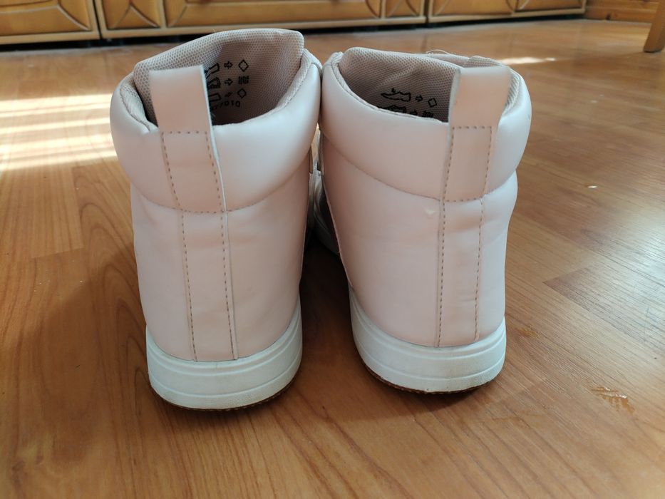Buty sportowe damskie